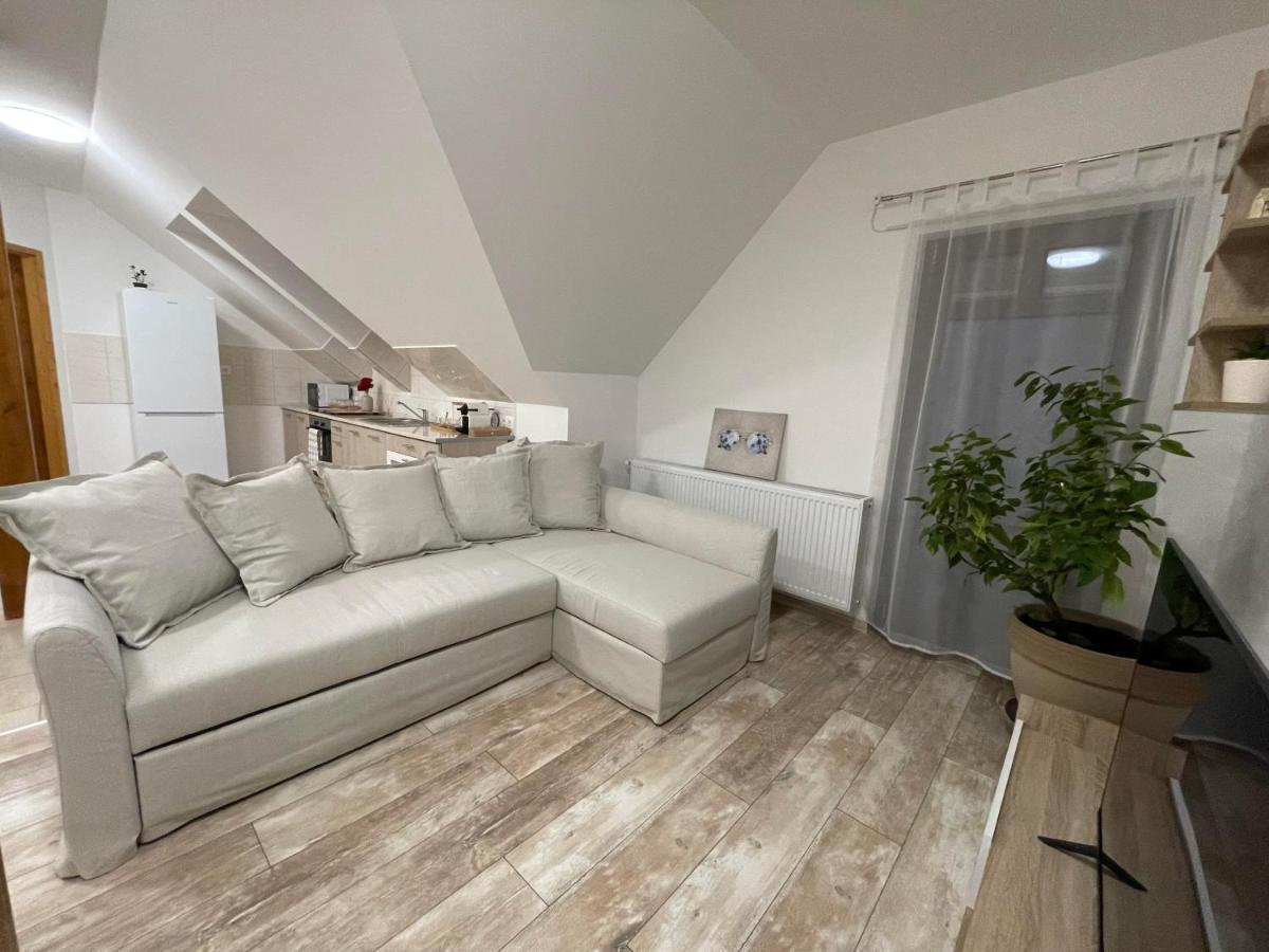 Taverna Apartman Monor Kültér fotó